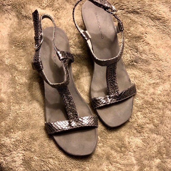 bandolino silver wedge sandals
